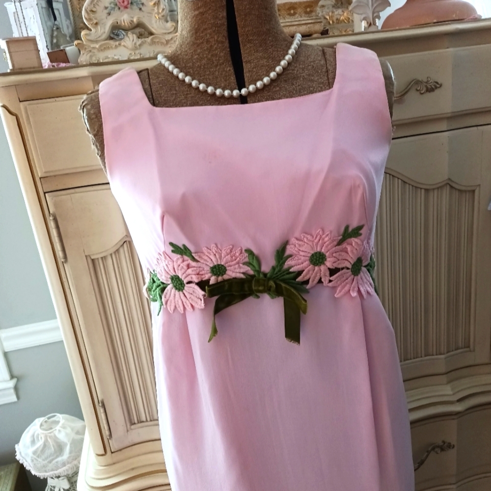 RARE 1960S PINK CREPE DRESS WITH PINK CHIFFON SPLIT DRAPE!😍🥰